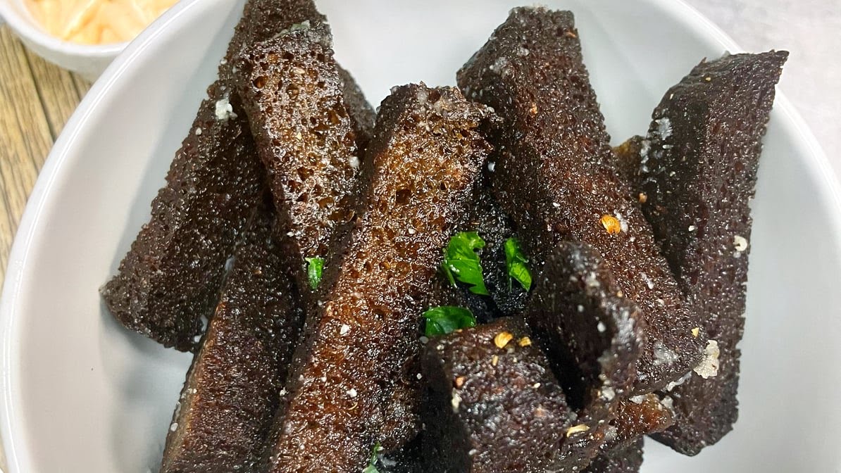 Fried rye bread sticks
